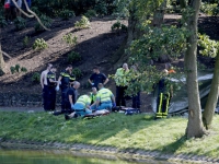 20163108 Vrouw te water in Anton van Duinkerkenpark Bergen op Zoom Tstolk 003