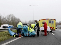 20150501-Bestuurder-in-zorgwekkende-toestand-naar-ziekenhuis-Rondweg-N3-Dordrecht-Tstolk-003_resize