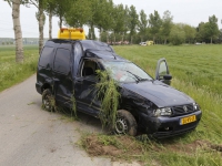 20161805 Auto van weg geraakt , twee gewonden Noorderelsweg Dordrecht Tstolk 003