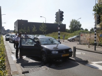 20160809 Auto botst op poller Leerpark Dordrecht Tstolk