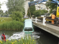 20162705 Auto te water geraakt Halmaheiraplein Dordrecht Tstolk 001