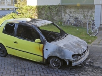 20163008 Auto volledig uitgebrand Troelstraweg Dordrecht Tstolk 002