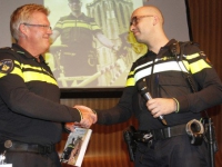 20153010-Twittercop-presenteerd-zijn-boek-Dordrecht-Tstolk-455x339