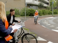 20161905 Honderden schoolkinderen doen aan verkeersexamen Dubbeldamseweg Zuid Dordrecht Tstolk