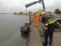 20161909 Gestolen auto terug gevonden in Dordtse Kil Wieldrechtse Zeedijk Dordrecht Tstolk 001