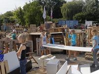 20161608 Kinderen bouwen hutten Gemeentewerf Papendrecht Tstolk 001