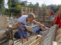 20161608 Kinderen bouwen hutten Gemeentewerf Papendrecht Tstolk 007
