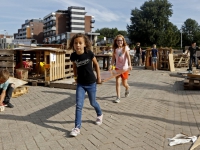 20161608 Kinderen bouwen hutten Gemeentewerf Papendrecht Tstolk