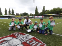 20161306 Tien leerlingen ontvangen certificaat Dordrecht Tstolk 001