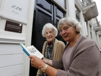 20163006 Jeugdboekenschrijfster Miep Diekmann schreef hier Singel Dordrecht Tstolk 001