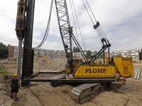 20162107 Eerste heipalen de grond in bij nieuwbouw huizen Crabbehof Dordrecht Tstolk