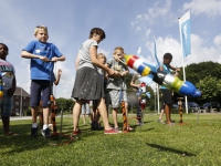 20162607 Recycleraketten de lucht in Duurzaamheidscentrum weizigt Dordrecht Tstolk 005