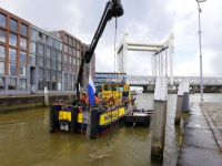 20161506 Afzet hekken uit oude maas getakeld Oude maas Kalkhaven Dordrecht Tstolk 001