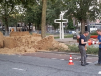 20161808 Tractor verliest lading hooi Oranjelaan Dordrecht Tstolk