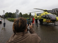 20162006 Traumahelikopter trekt veel bekijks Zwijndrecht Tstolk