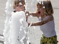 20161907 Genieten van de zomerse weer Statenplein Dordrecht Tstolk