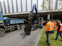 20161706 Vrachtwagen te hoog voor viaduct Burg Doumaweg Zwijndrecht Tstolk 002