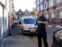 20161508 Vuurwapen aangetroffen na aanhouding twee mannen Christiaan de Wetstraat Dordrecht Tstolk 004