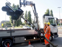 20162406 Wethouder verwijderd het 1ste verkeerslicht Dordrecht Tstolk 01