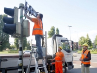 20162406 Wethouder verwijderd het 1ste verkeerslicht Dordrecht Tstolk