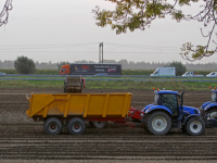 20171710-Aardappels-uit-de-grond-gehaald-Rijksstraatweg-Dordrecht-Tstolk