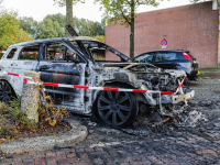 Achtergelaten auto uitgebrand op Nagtegaalplaats Dordrecht
