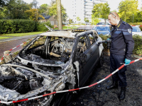 Achtergelaten auto uitgebrand op Nagtegaalplaats Dordrecht