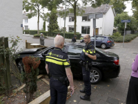 20170509 Auto belandt in tuin na achtervolging Charlotte de Bourbonstraat Dordrecht Tstolk 001