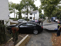 20170509 Auto belandt in tuin na achtervolging Charlotte de Bourbonstraat Dordrecht Tstolk 002