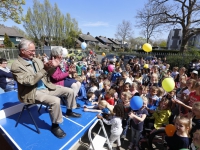 20162104 80-jarige klusjesman neemt afscheid van basisschool de Satelliet DordrechtTstolk 002