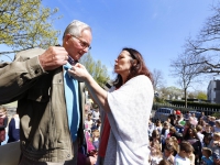 20162104 80-jarige klusjesman neemt afscheid van basisschool de Satelliet DordrechtTstolk 003