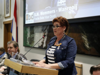 Mevrouw S.M. Wemmers-Wanrooij BVD benoemd tot lid in de orde van Oranje Nassau stadhuis Dordrecht