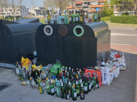 Glascontainers overvol het Lunenburgplein Dordrecht