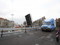 Tijdelijke brug Nieuwe Haven in gebruik Dordrecht