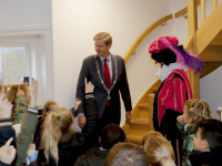 Ammanschool en jarige burgemeester bezoeken Hotel Pepernoot