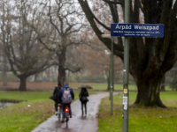 Arpad Weiszpad straatnaambord geplaatst Dordrecht