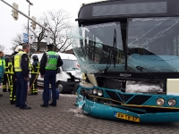 Bestelwagen rampt Arrivabus Dordrecht