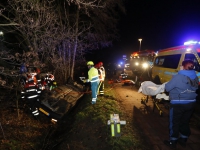 20150501-Auto-belandt-op-zijn-kop-automobilist-licht-gewond-Ruytershoveweg-Bergen-op-Zoom-Tstolk_resize