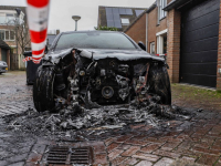 Auto volledig verwoest door brand Remmerstein Dordrecht