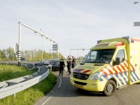 20160605 Auto in vangrail , twee gewonden Randweg N3 Dordrecht Tstolk