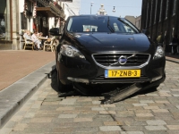 20160405 Auto op poller gereden Visstraat Dordrecht Tstolk