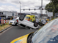 Auto over de kop geslagen Laan vd naties Dordrecht