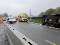 02112020-Auto-over-de-kop-Dordrecht-Tstolk-001