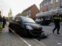 Auto over de kop in Tollensstraat Dordrecht