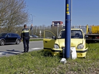 20172703 Automobilste klapt tegen lantaarnpaal N217 Dordrecht Tstolk