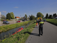 Auto te water geraakt bij de Zuidendijk Dordrecht