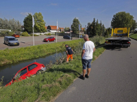 Auto te water geraakt bij de Zuidendijk Dordrecht