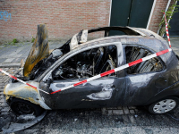 Auto volledig verwoest door brand Mauritsweg Dordrecht