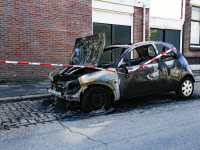 Auto volledig verwoest door brand Mauritsweg Dordrecht