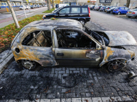 Auto uitgebrand Karel Doormanlaan Zwijndrecht